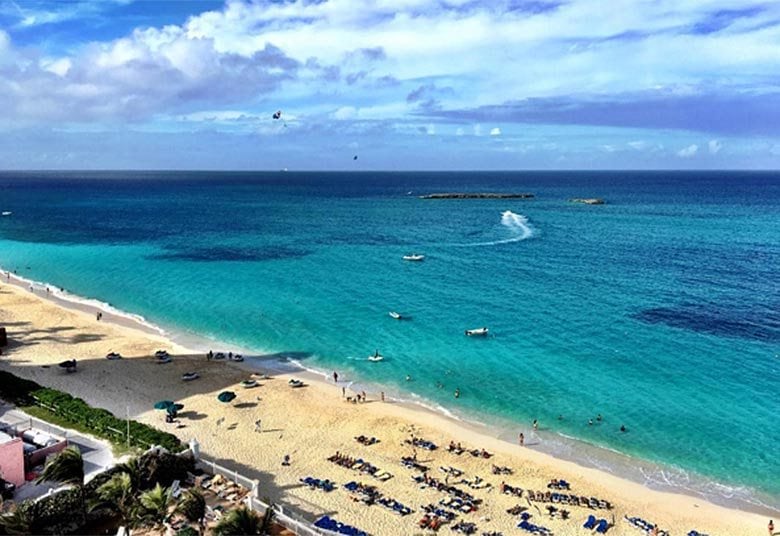 A legendária não resistiu e compartilhou um foto de toda a paisagem, na qual é possível ver os tons do mar
+ Dez fatos provam que a vida do cachorrinho de Juju Salimeni é melhor que a sua
+ As Pragas do Legendários! Juju Salimeni e Hulk Magrelo jantam pizza de grilo: "Senti a perninha"
+ Assista às íntegras do Legendários no R7.com/Play!