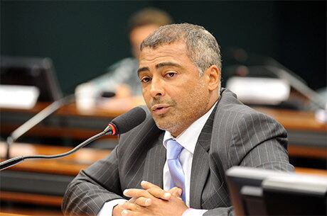Romário disparou forte contra dirigentes e políticos