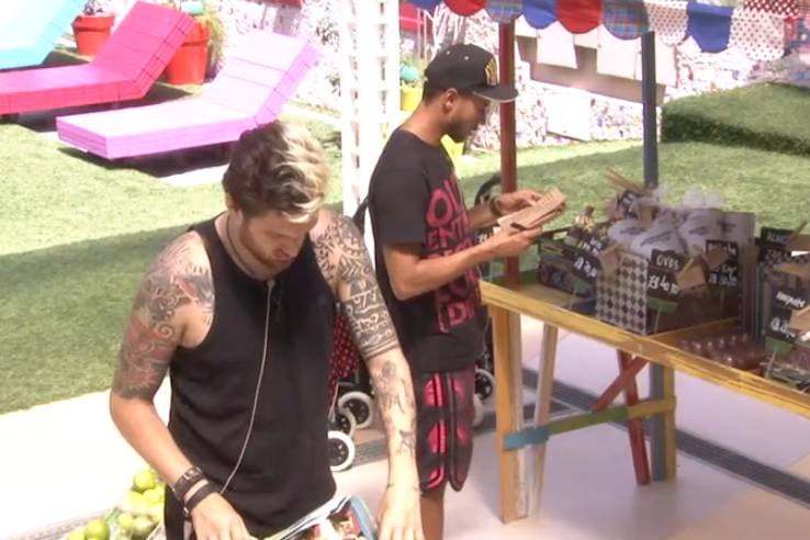 Cássio e Valter fazem as últimas contas