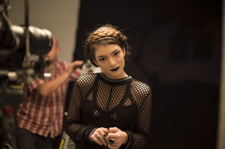 Lançado na última sexta-feira (27), o primeiro CD de Lorde, chamado Pure Heroine, foi bastante elogiado por crítica e público

Aprenda as letras das músicas de Lorde
