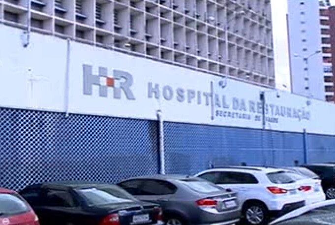 

A criança foi transferida para o Hospital da Restauração,
onde recebeu alta. Segundo o delegado Carlos Barbosa, a mulher disse,
inicialmente, que a criança foi agredida na rua, mas depois alegou ter problemas mentais e não sabia o que ocorreu de verdade

