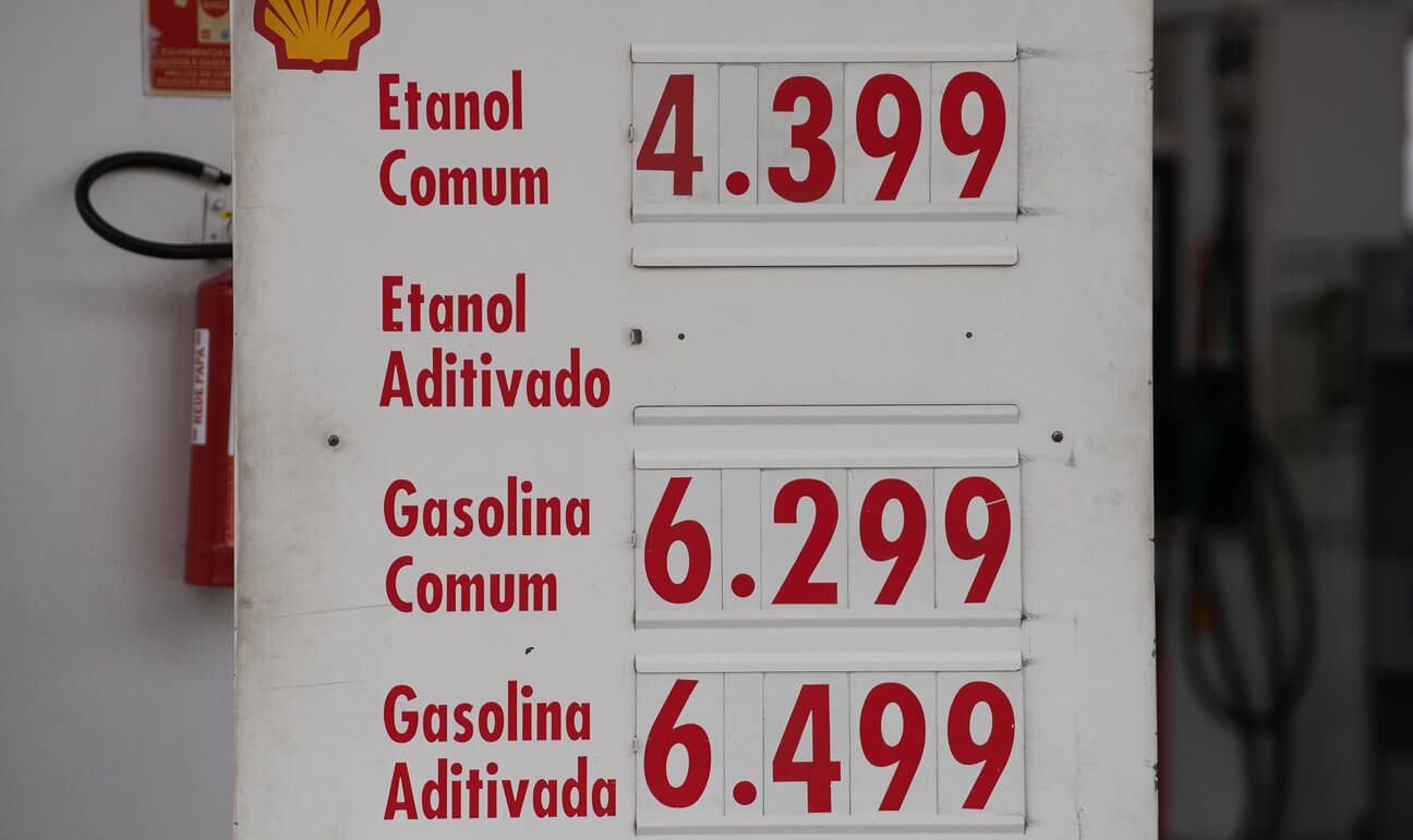 Preço da gasolina para distribuidores fica 18% mais alto