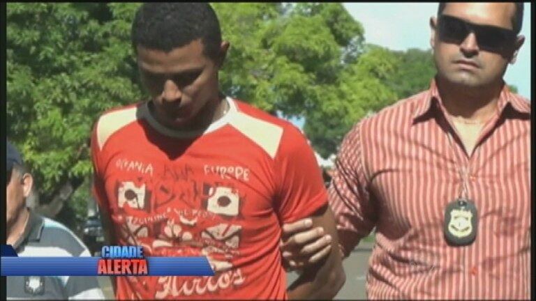 Júnior dava as aulas em uma sala
cedida pela Escola Estadual Princesa Isabel. Entretanto, as classes foram interrompidas neste ano depois das novas denúncias. O bailarino começou a dar as aulas na casa dele, onde os pais deixavam as filhas, sem saber das acusações que pesavam contra ele

O professor era muito respeitado na região porque representou o Amapá em vários concursos fora do Estado. Ele também montou uma companhia de dança que ensinava crianças carentes de Macapá. Também prestava serviço para a Secretaria de Cultura do Estado
