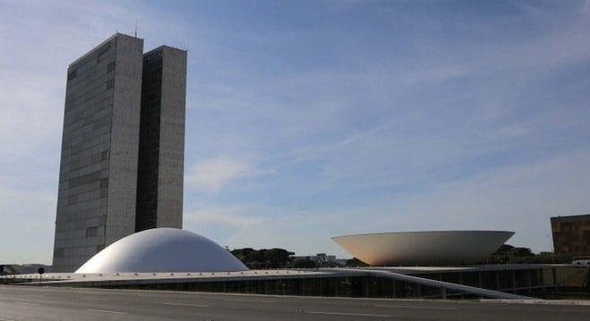 Posse dos novos parlamentares e eleições marcaram o Congresso
