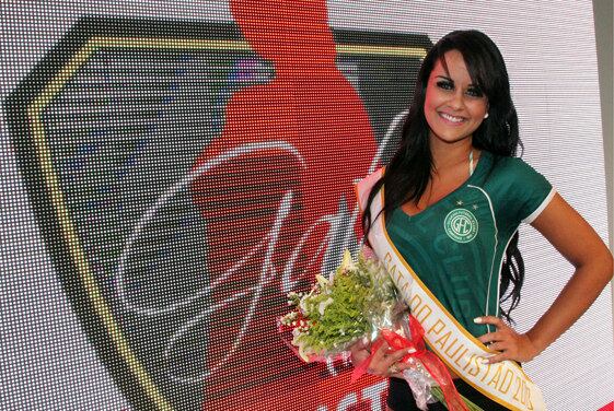 Evento realizado na noite de segunda-feira (13), na sede da Federação Paulista de Futebol, em São Paulo, revelou o resultado mais esperado pelos torcedores. A noite transferiou a faixa da gata Lorena Bueri para a mais nova eleita de 2013, Amanda Sati
Veja também: Gata que ‘passou a rapa’ em boleiros diz que nunca recebeu agrados dos craques
