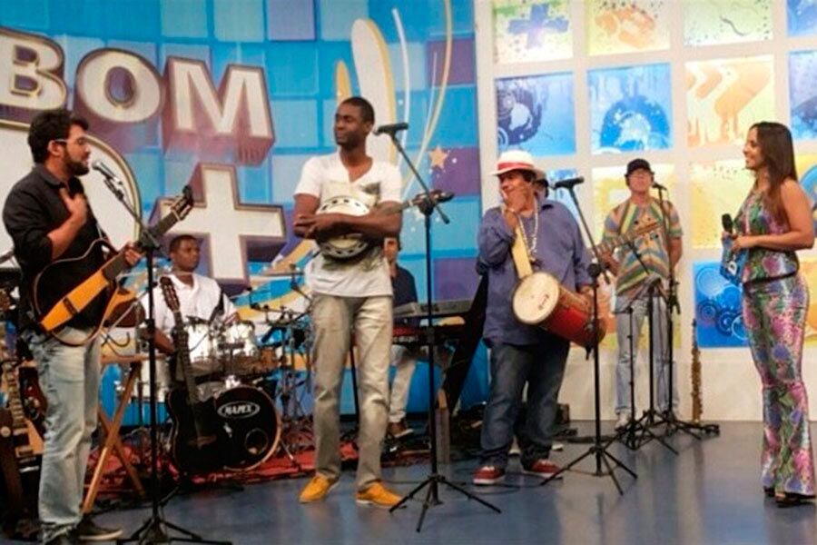 Palco do programa tem o ritmo contagiante da banda Batifun sob o comando do cantor Marcelo Timbó