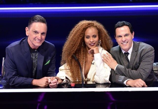 2. Novo jurado

Aline Wirley e João Marcelo Bôscoli continuam na bancada dos jurados. A novidade no trio, é nada mais, nada menos, que Paulo Miklos, que lançou mais de 20 álbuns com a banda Titãs! Há pouca experiência nesse júri, hein?