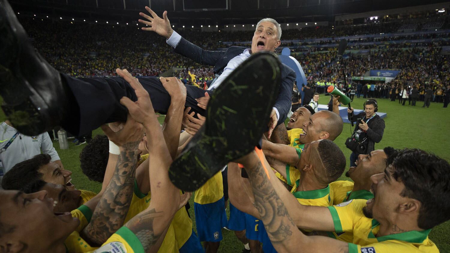 A festa pela Copa América não esconde. Tite foi irregular depois da Copa