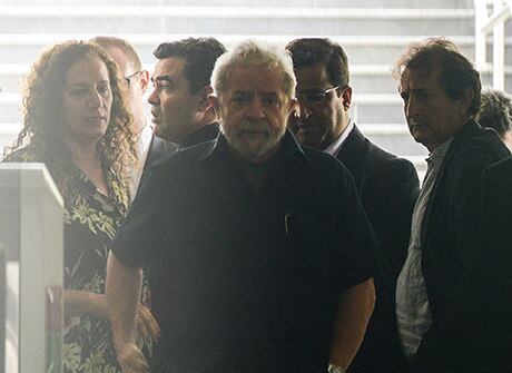 Lula foi levado para prestar depoimento à PF na sexta-feira