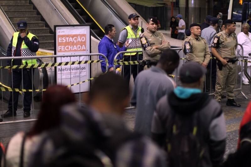O secretário de Transportes Metropolitanos do Estado de São Paulo, Jurandir Fernandes, voltou a criticar a paralisação dos metroviários. Para Fernandes, o sindicato "radicalizou" ao promover piquetes em algumas estações
