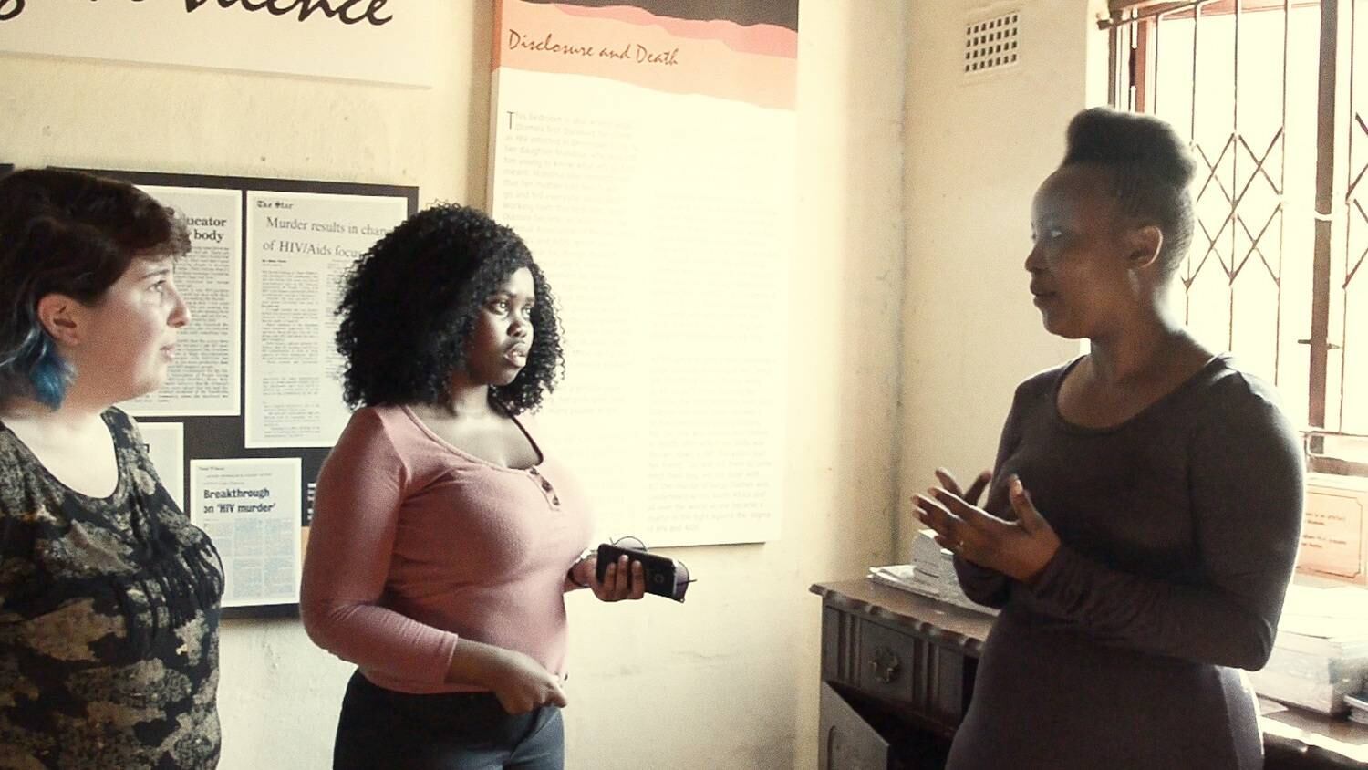 Nathalie e Saidy em visita à uma instituição