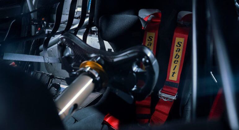 Interior é como de um veículo de corrida