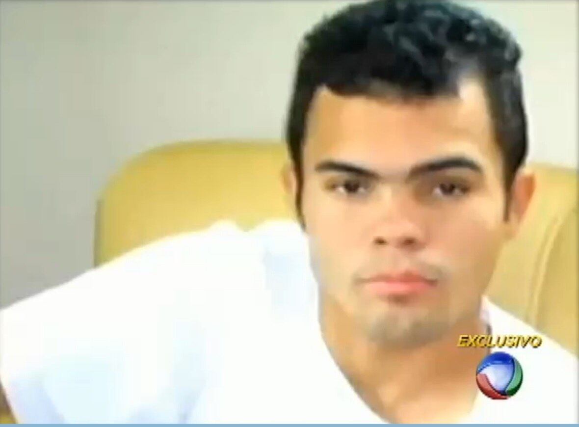 Por ter na época 16 anos, Champinha não foi condenado pela Justiça como os demais. A ele, foi aplicada a penalidade máxima prevista no Estatuto da Criança e do Adolescente, Lei 8.069/1990, que determina, em caso de atos infracionais graves, a internação de no máximo três anos em unidade específica para abrigar menores de 18 anos