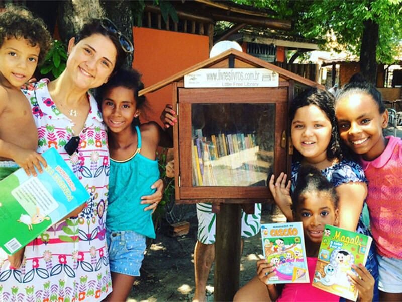 Mais de 10 mil livros já foram doados e mais de 15 mil pessoas já circularam por praças para conhecer o projeto
