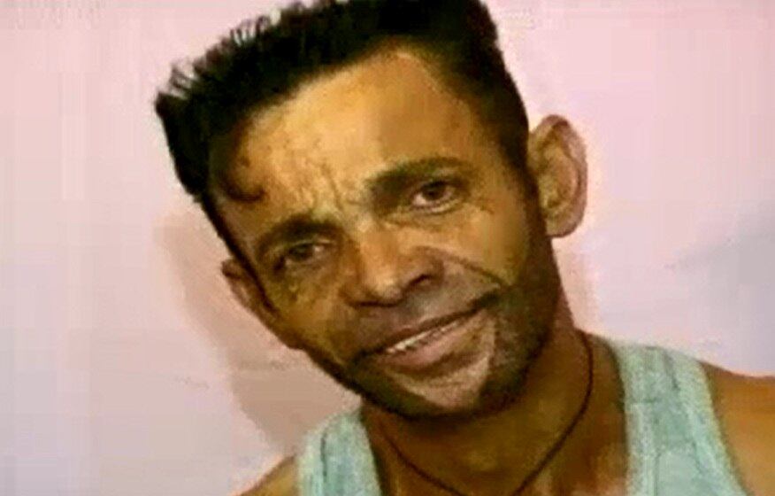 
Normandinho,
que é deficiente auditivo, se comunica através de uma linguagem
própria de sinais, mas garante que não precisa ouvir para entender
tudo o que acontece ao seu redor. Ele divide a casa com outros 16
parentes. Mutante nas horas “vagas”, no dia a dia ele ganha a
vida como vigia. A sobrinha dele, Aline Menezes, conta que o tio é
uma pessoa esforçada e empenhada, que não se deixou abater pelas
dificuldades.





— Ele
é divertido, zoa muito, é bacana, se empenha demais. A fama
começou agora, mas já tem tempo que as pessoas brincam que somos
parentes do Wolverine

