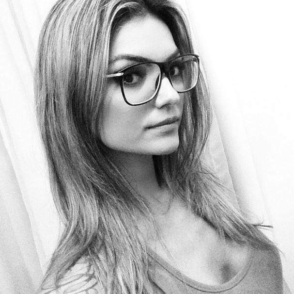 

— Como pessoa, acho que a bondade, a simpatia, a facilidade
de fazer amizades são parecidas. Somos falantes, além da mesma maneira de falar.
Assim que uma pessoa nos conhece, ficamos mais parecidas ainda por causa do jeito
de ser

+ Quer saber tudo sobre o Programa da Sabrina? Siga o perfil no Twitter

+ A atração da japa mais famosa do Brasil também está no Facebook. Curta!
