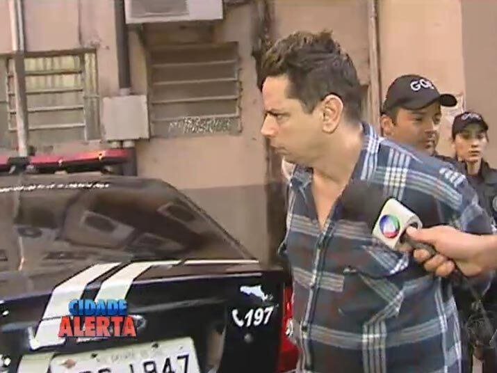 E foi o filho da vítima, de apenas 12 anos, quem chamou a polícia. Ele estava com a mãe quando o ex-companheiro invadiu a casa, agrediu e estuprou a mulher. Veja na reportagem
+ Quer ver tudo o que rolou no Cidade Alerta? Veja a íntegra no R7 Play