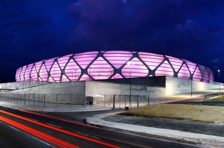 Diversos monumentos brasileiros ganharam iluminação rosa, em comemoração ao Outubro Rosa, mês de conscientização e combate do câncer de mama, que começou na última terça-feira (1º). O objetivo é alertar a população feminina sobre os riscos e a necessidade de diagnóstico precoce desse tipo de tumor, que é o segundo mais recorrente no mundo, perdendo apenas para o de pele
