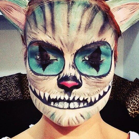 O gato Ceshire, personagem do livro Alice no País das Maravilhas, ficou perfeito no rosto da própria maquiadora