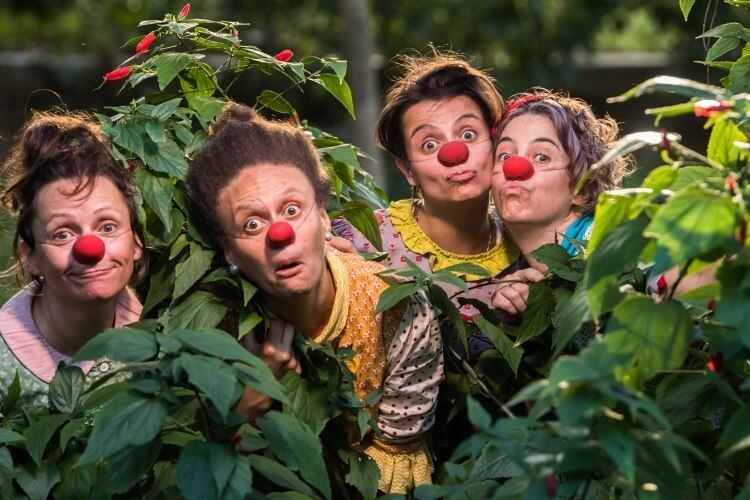 Circo di SóLadies traz reflexão e diversão em palhaçadas itinerantes