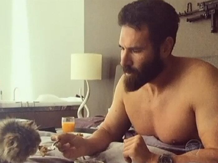 Dan Bilzeran, conhecido
como o playboy do poker. Quem você escolhe?
+ Veja a
matéria na íntegra