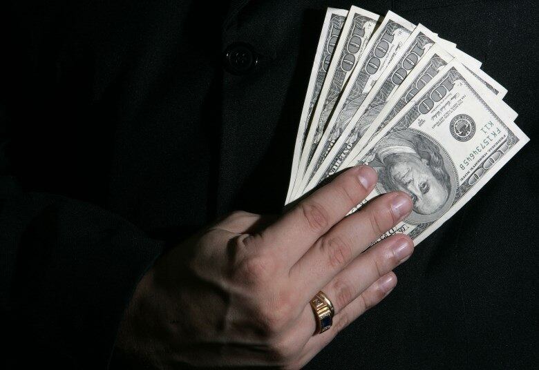 Na máxima da sessão, moeda chegou a valer R$ 2,73