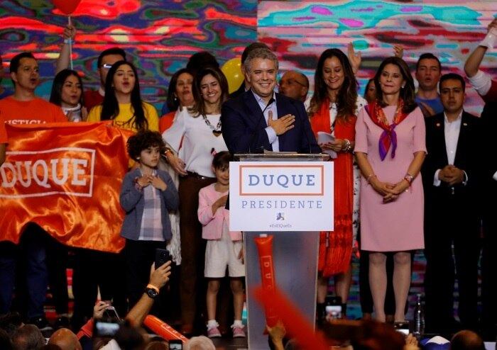 Duque vai concorrer presidência com Gustavo Petro