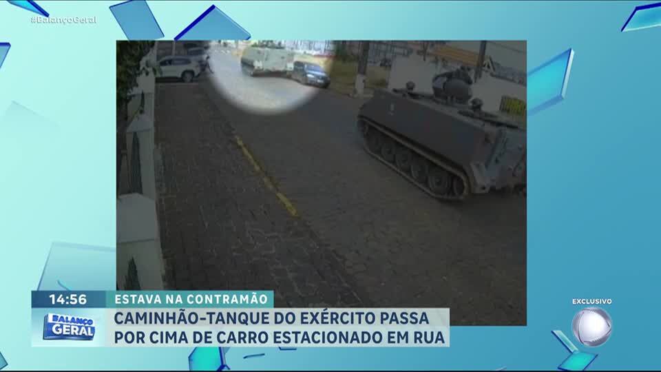 Caminhão-tanque do Exército passa por cima de carro estacionado em rua em Ponta Grossa (PR)