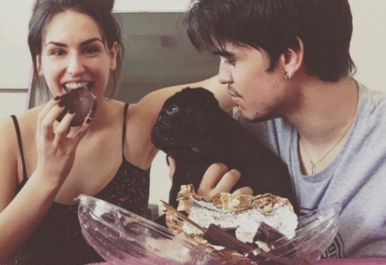 Namorado
de Kéfera, uma grande estrela da internet, Gusta trabalhou durante anos como
bancário, sem deixar seu lado extrovertido aflorar muito, até que decidiu se
aventurar no Youtube e não deu outra: se tornou um fenômeno

• Gusta Stockler revela ciúmes das redes sociais da namorada Kéfera: “O problema é quem fica elogiando muito”