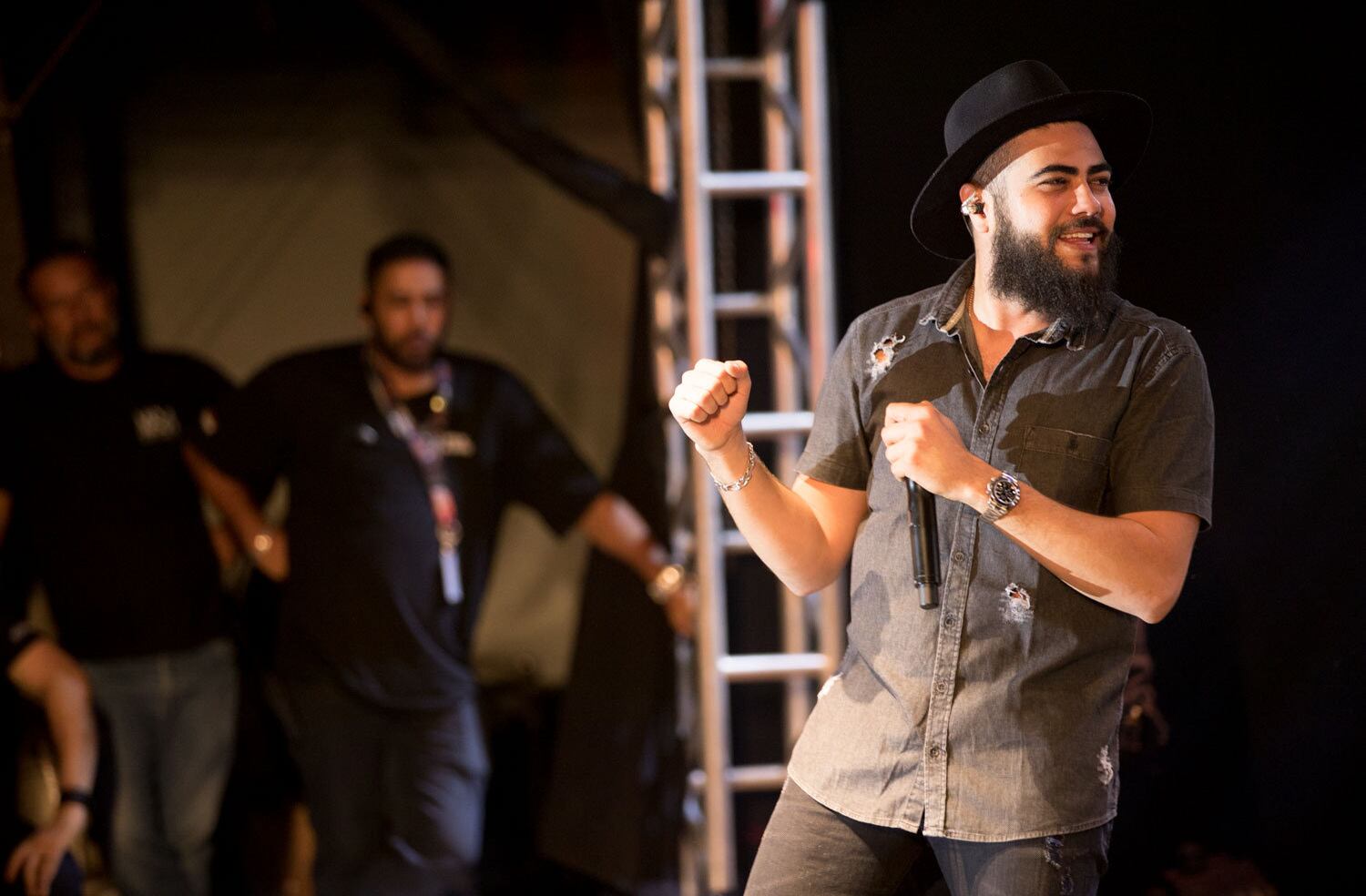 Com uma agenda lotada, eles fazem cerca de 20 shows por mês para uma média de público de 30 mil pessoas, em grandes espaços