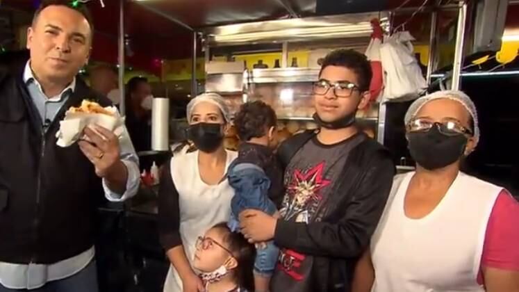 Representando a Família Record, Reinado Gottino foi até Osasco (SP), a capital do cachorro-quente, para fazer uma surpresa a tia Albertina. Ela trabalha há mais de 20 anos vendendo lanches, mas recentemente viu seu trabalho desmoronar devido a um acidente. Um automóvel atingiu em cheio o carrinho dela. Tia Albertina teve que se virar para garantir o sustento da família, mas recebeu uma ajudinha para reformar o carrinho