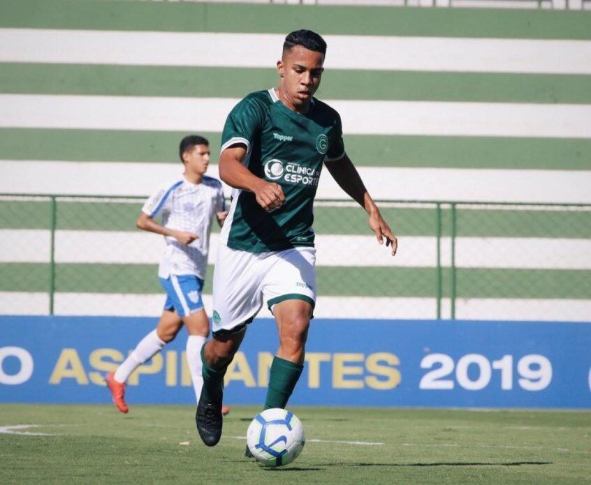 ESQUENTOU - O volante Breno tem propostas para deixar o Goiás e não deve permanecer na equipe para a próxima temporada. O jogador, de 21 anos, é revelado pelas categorias de base do Esmeraldino e tem contrato até o fim de 2021. O LANCE! apurou que as dois clubes estão interessados no jogador: um do Oriente Médio e outro da Espanha.