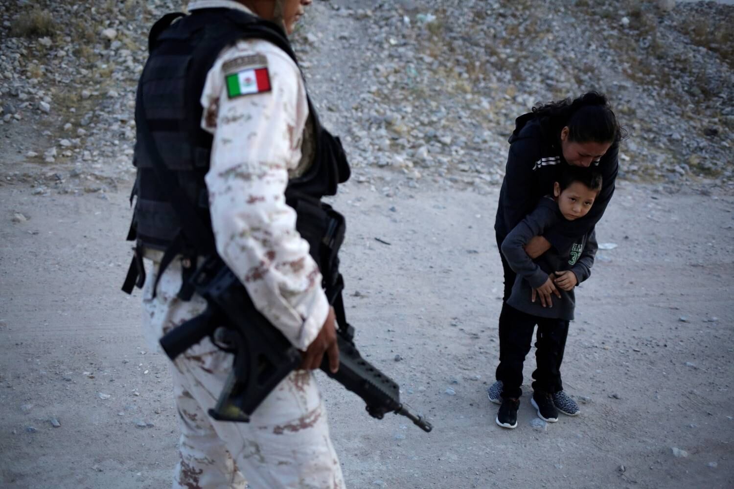 Em resposta a uma solicitação de informações, um porta-voz disse que a Alfândega e Proteção de Fronteiras dos EUA não tinha os recursos necessários para rastrear o paradeiro atual de Perez e seu filho com base nos detalhes que a Reuters pôde fornecer. Dependendo das particularidades do caso, os dois normalmente seriam processados em uma estação de patrulhamento de fronteira e depois entregues ao Departamento de Imigração e Alfândega, ou colocados em um programa que devolve alguns imigrantes ao México para aguardar audiências judiciais nos EUA, disse o porta-voz. pediu para não ser identificado