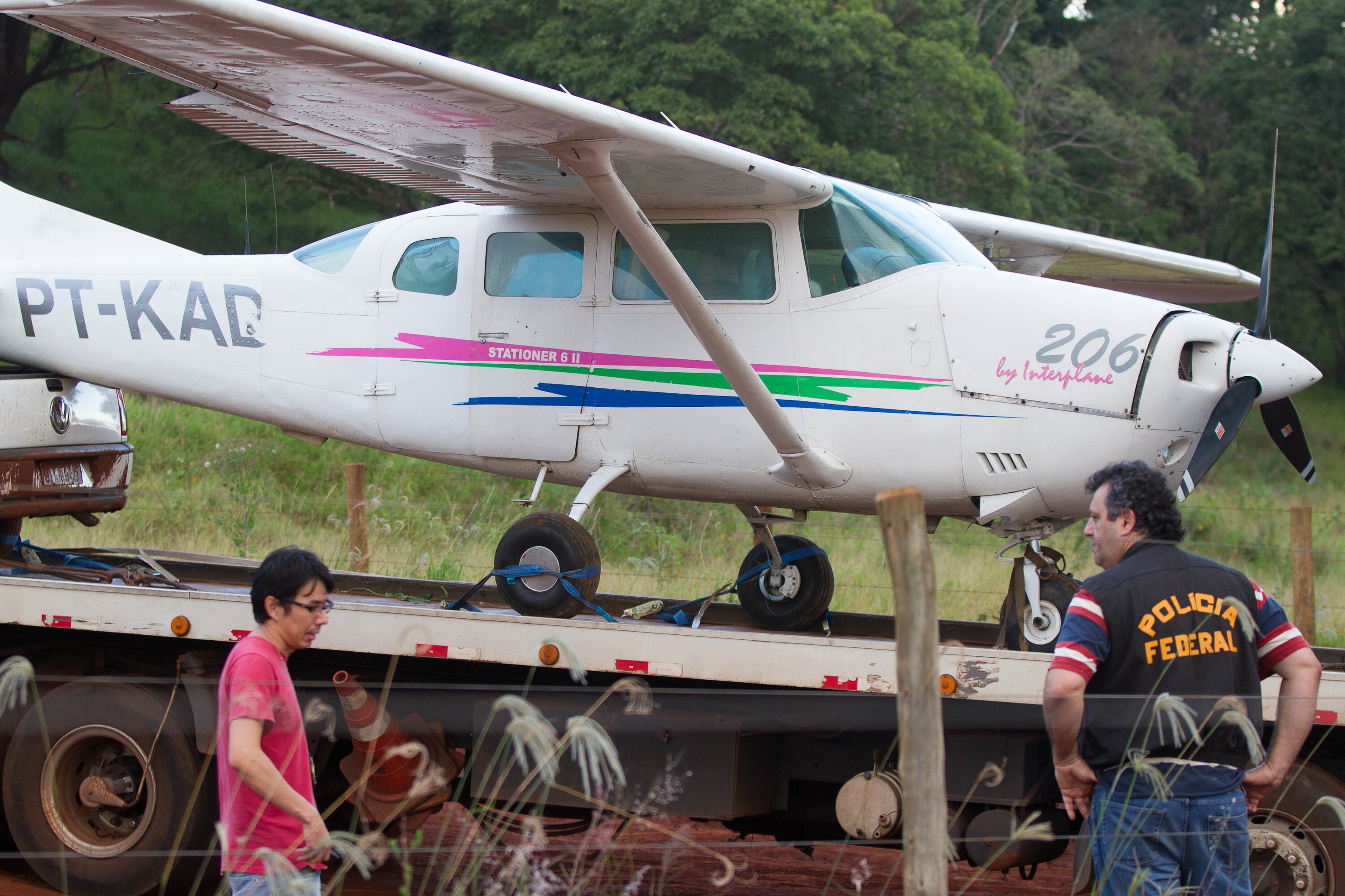 Aeronave pousava em uma pista clandestina em uma fazenda