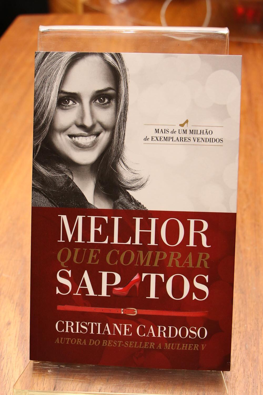 O livro ganhou uma nova capa para voltar às livrarias