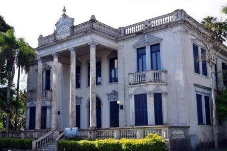 Sete estudantes conseguiram voltar para a faculdade de medicina