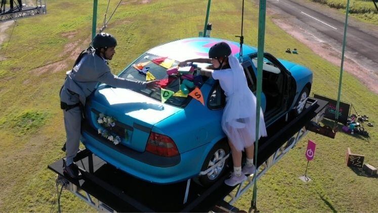 Os últimos a realizarem foram Karol e Mussunzinho, que tem bastante medo de altura. Karol orientou que ele não olhasse para baixo, mas o ator não se conteve. Os dois se dividiram nas tarefas e conseguiram realizar super rápido — com uma ajuda de Karol ao lado do marido