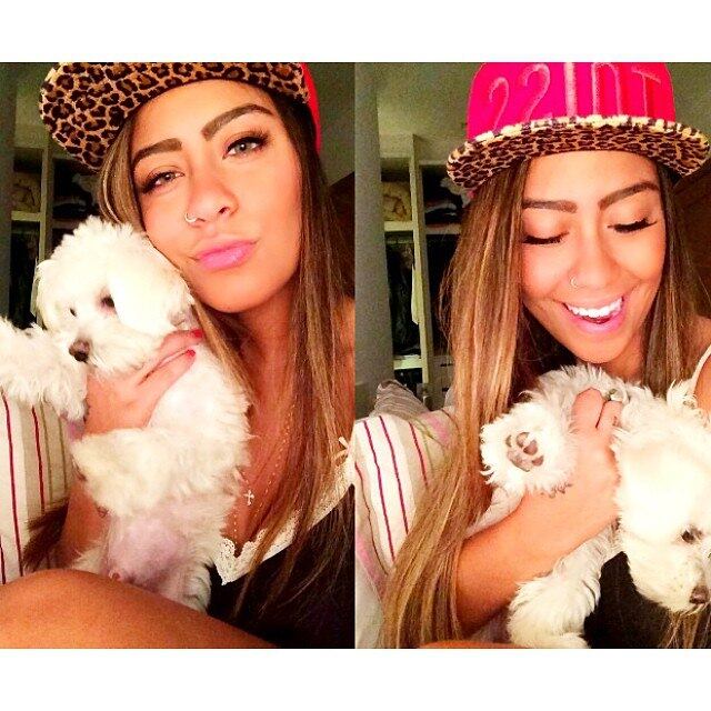 A morena de olhos claros já é figura conhecida nos sites de famosos por exibir sua boa forma e looks inspiradores