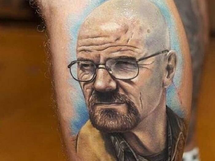 

Breaking Bad conquistou fãs no mundo todo, cada um a seu
modo, alguns marcaram na pele sua admiração à série e a seus personagens. Conheça
algumas das tatuagens inspiradas  em
Breaking bad
