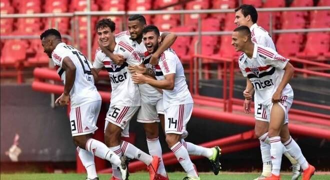 São Paulo chega para o jogo em Itu em vantagem: venceu por 2 a 1 em casa