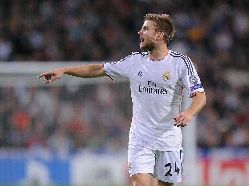 O Real também tem a oferecer outro jovem talento para a seleção espanhola: Asier Illarramendi, meia formado pela Real Sociedad que chegou ao Santiago Bernabeu ao custo de nada menos que 32 milhões de euros. Ainda que ele aguarde mais oportunidades com Carlo Ancelloti, é presença constante nas seleções de base do país e foi eleito o jogador revelação do Campeonato Espanhol na temporada 2012/2013