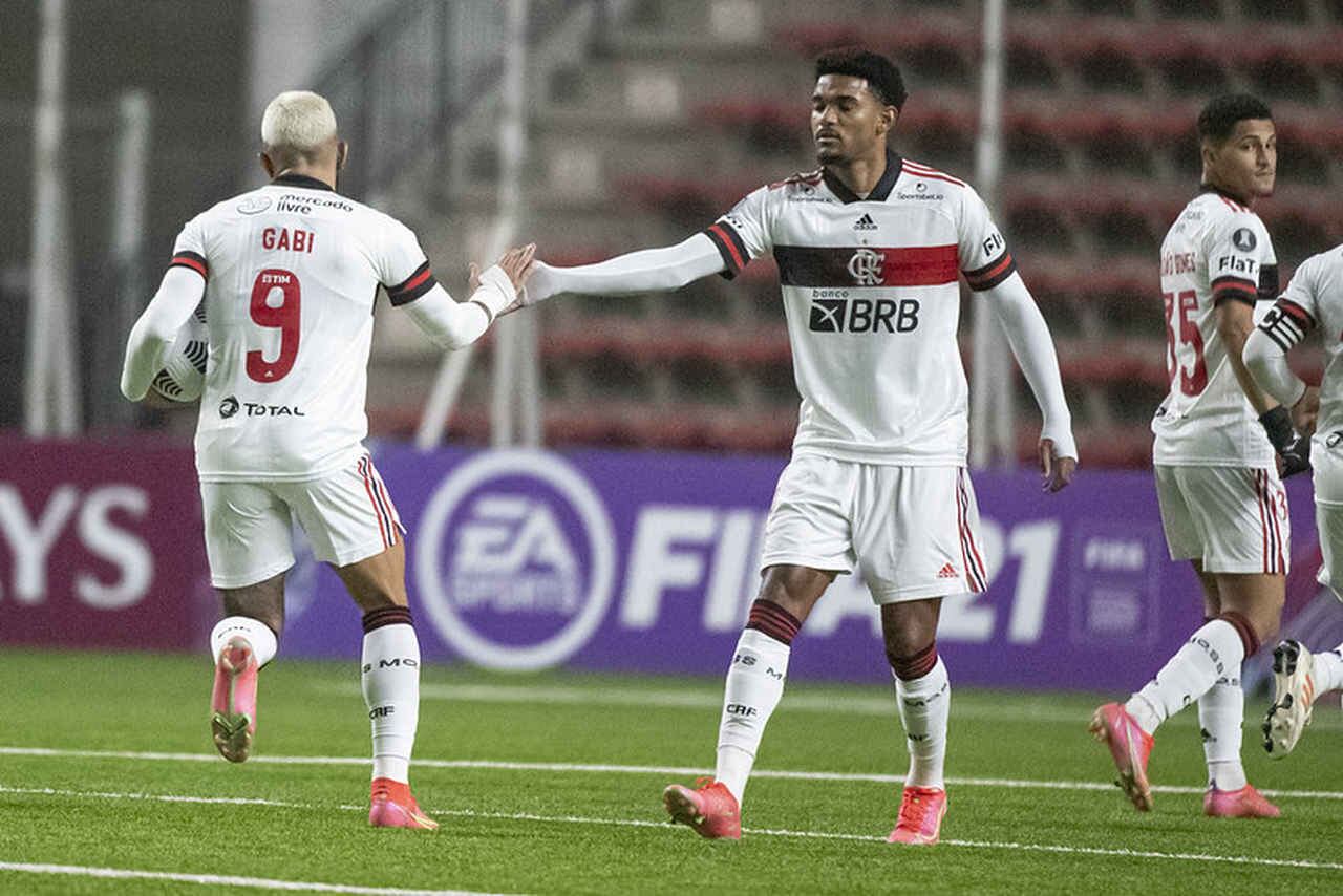 Na última segunda-feira (10), o Flamengo acertou com mais um patrocinador para o uniforme da equipe de futebol. A empresa Havan, do setor varejista, estampará sua marca na manga das camisas da equipe até o final desta temporada. Com isso, o Rubro-Negro entra na lista de clubes patrocinados pela Havan. Confira quais são eles e os valores dos contratos!