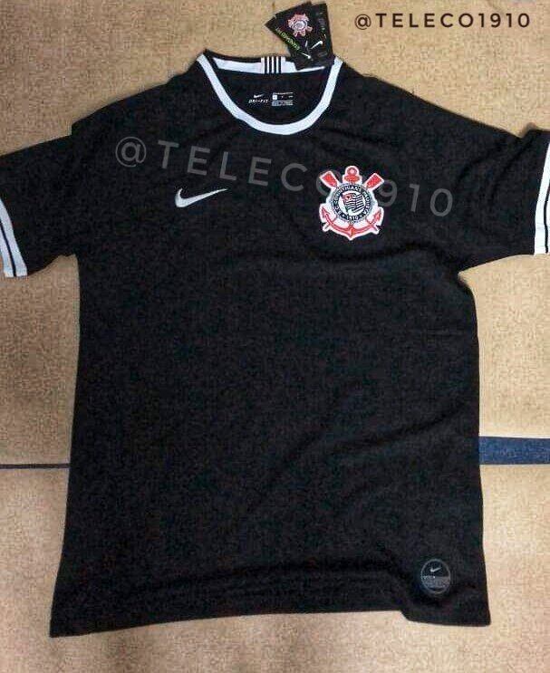 Imagem da nova camisa do Corinthians, vazada nas redes sociais