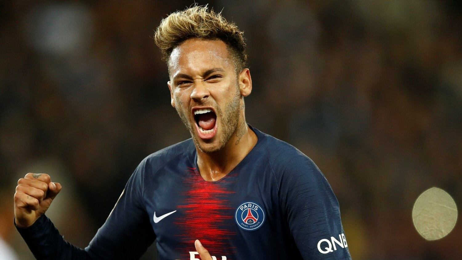 Além de gol de pênalti, Neymar fez chover com grandes dribles contra o Reims