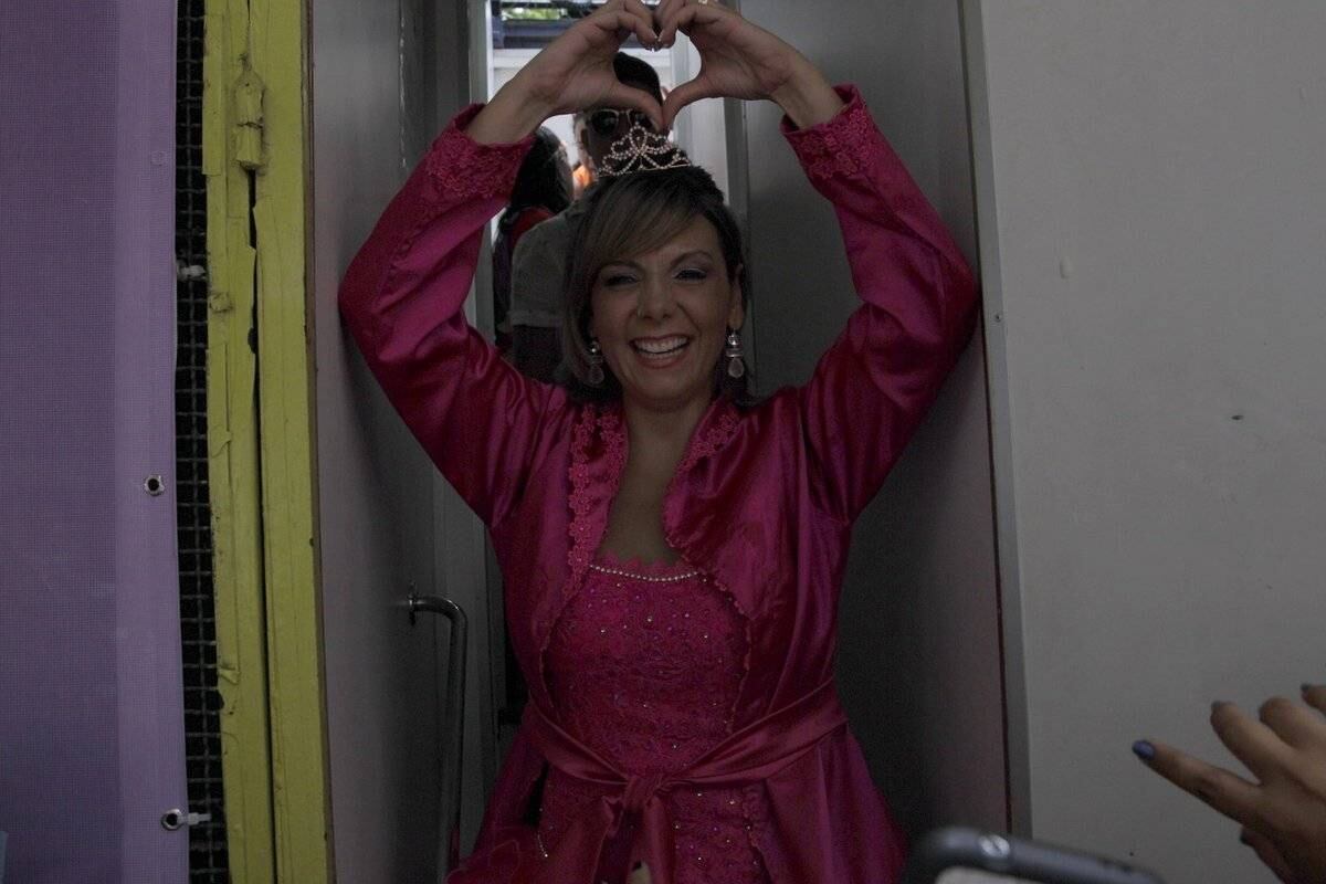 E retribuiu com o gesto 