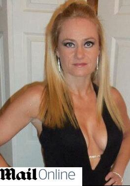 Há
dois anos, a oficial de 37 anos pediu autorização aos seus chefes para exercer
as duas profissões. Eles concordaram após se certificar que a segunda profissão
da subordinada não tinha nenhuma relação com a indústria do sexo