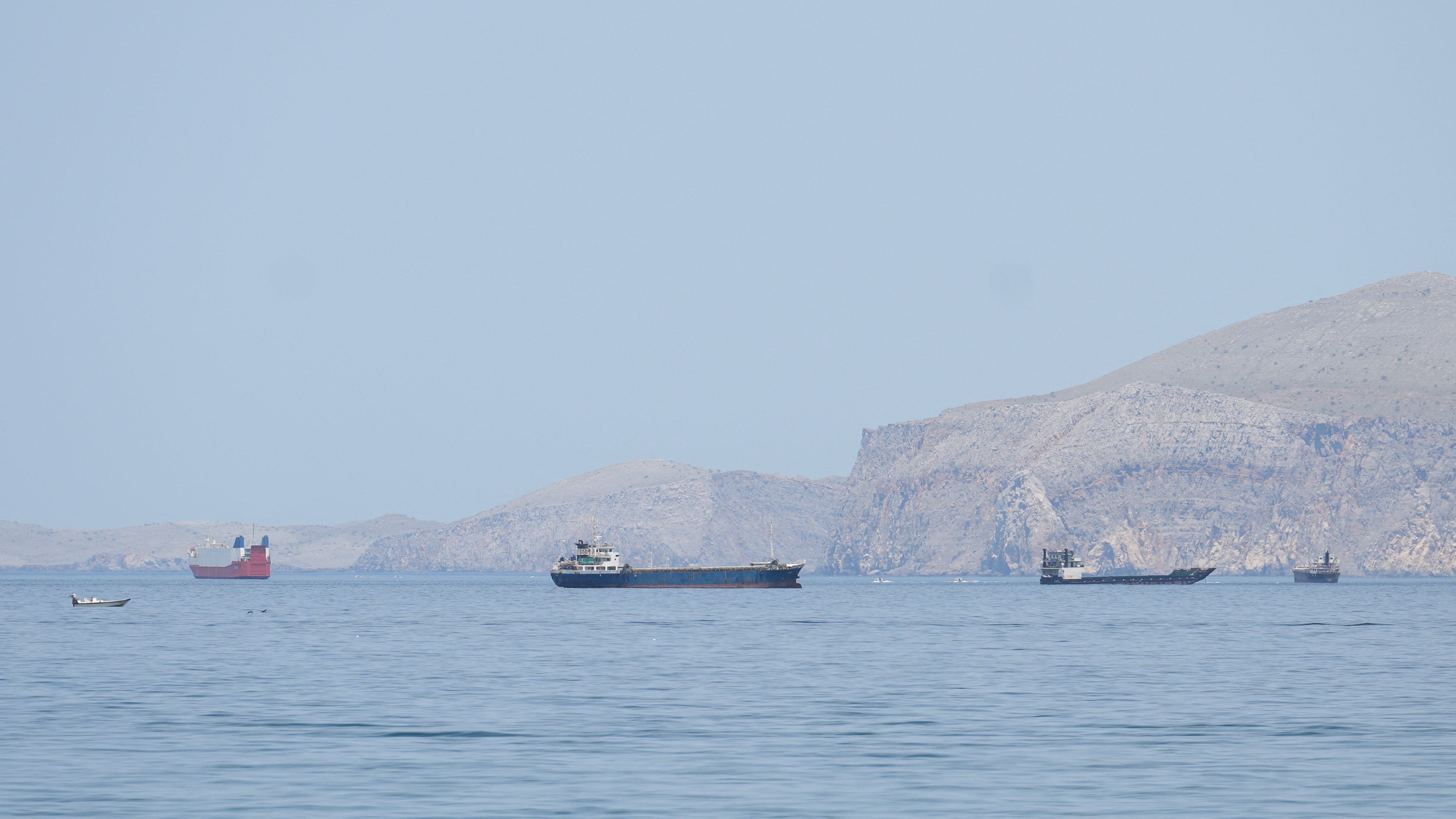 Navios no estreito de Ormuz