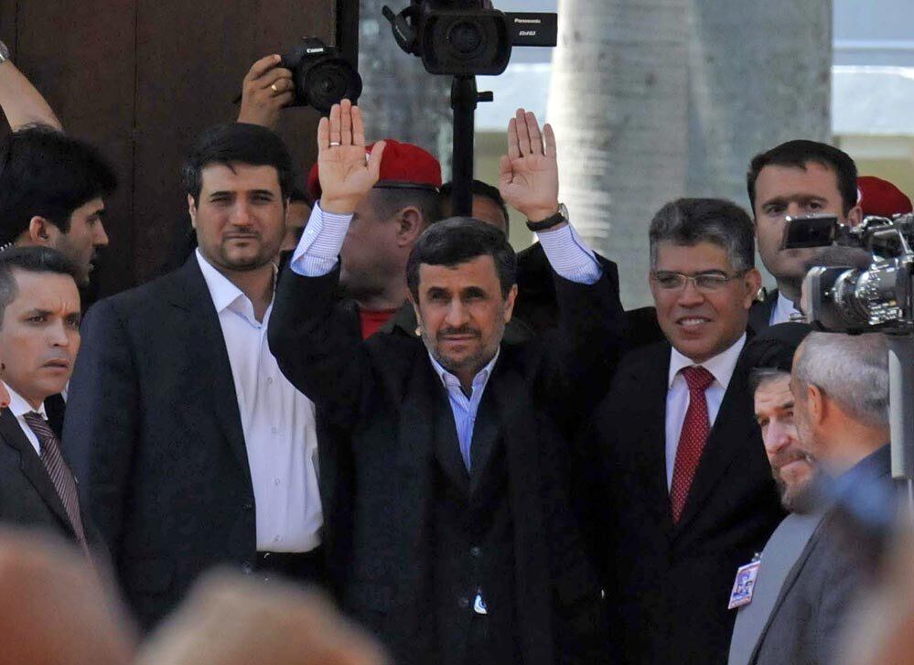 

O mandatário iraniano, Mahmoud Ahmadinejad, também está em
Caracas para o funeral do presidente venezuelano

