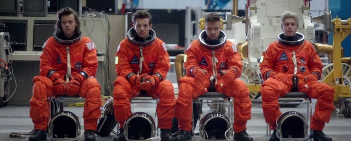 A banda One Direction lançou na madrugada desta quinta-feira (20) o clipe de Drag Me Down, seu novo (e ótimo) single. A verdade é que não estávamos preparados para tantas emoções. No vídeo, os meninos são astronautas em treinamento e derreteram nossos corações. Veja os 12 momentos em que a gente suspirou forte assistindo ao clipe!

Ainda não assistiu ao clipe? Veja agora!