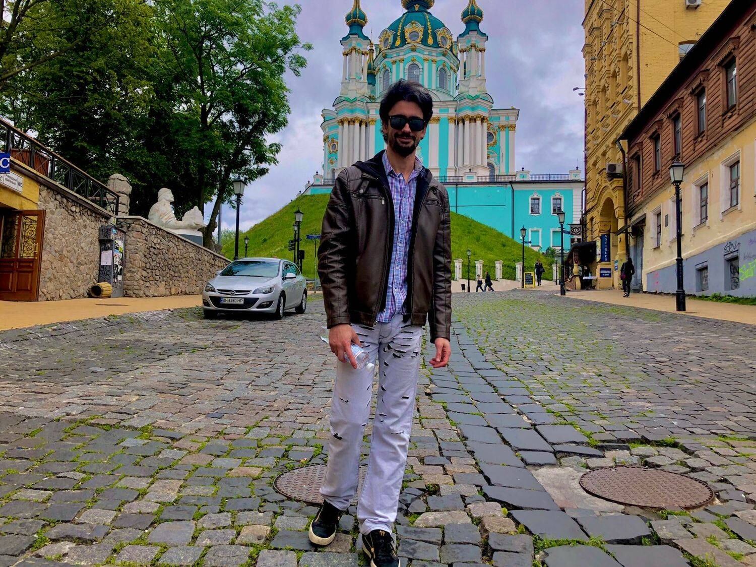 Em Kiev, Rony estudava medicina e agora espera autorização para partir para a Romênia